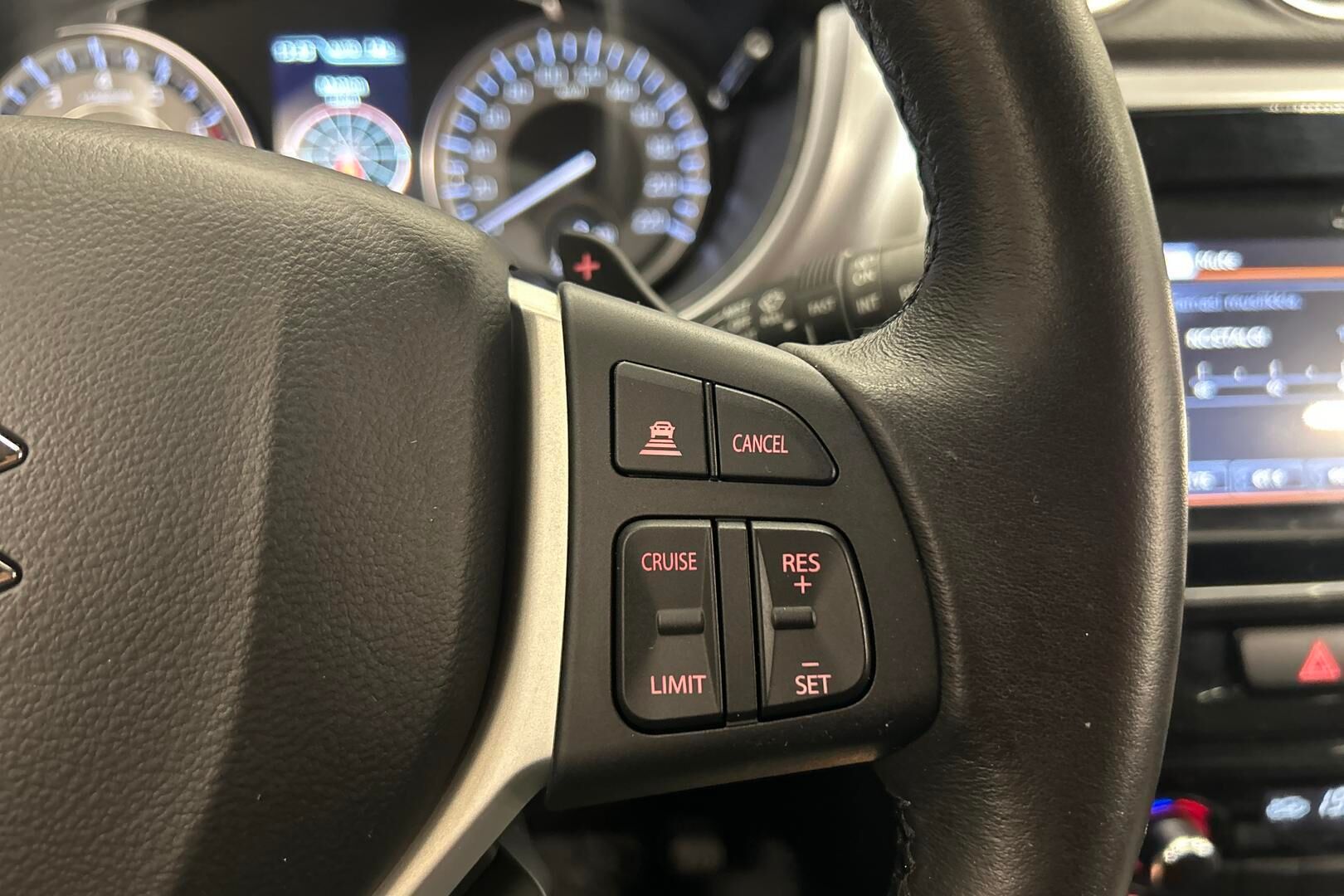 Suzuki Vitara iso kuva 19