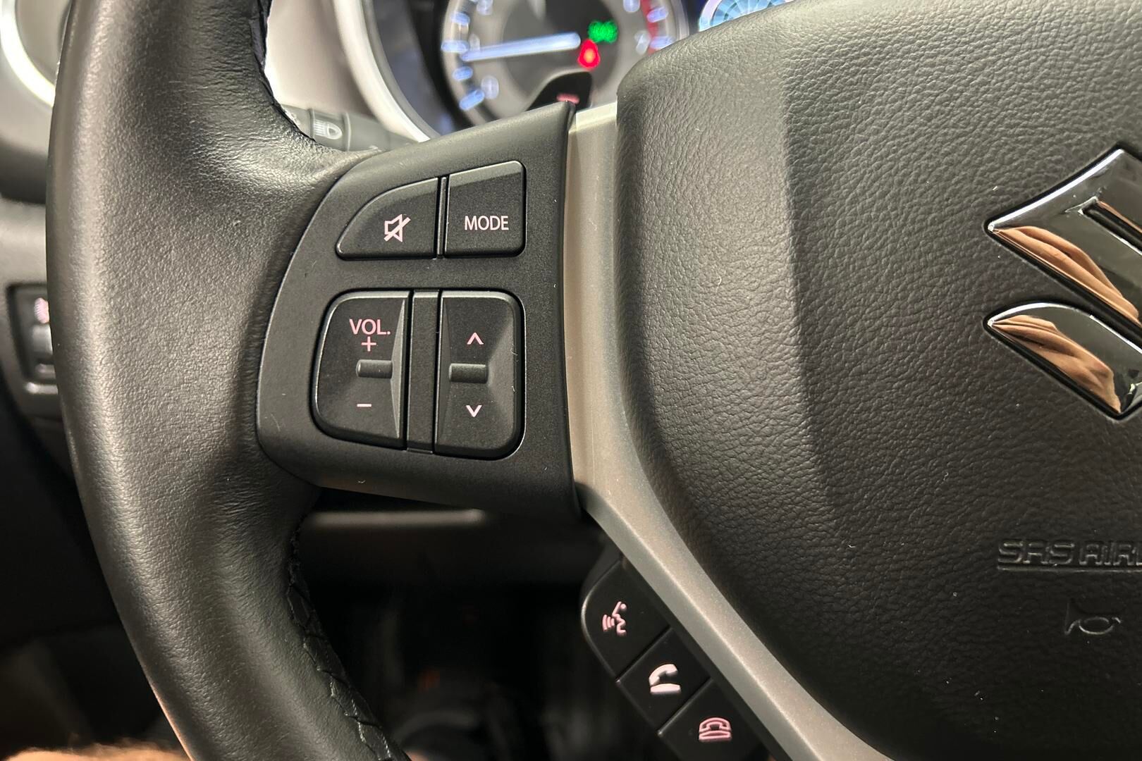 Suzuki Vitara iso kuva 20