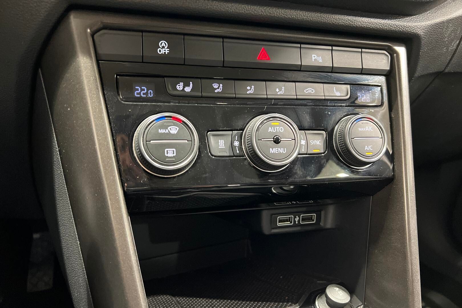 Volkswagen T-Roc iso kuva 17