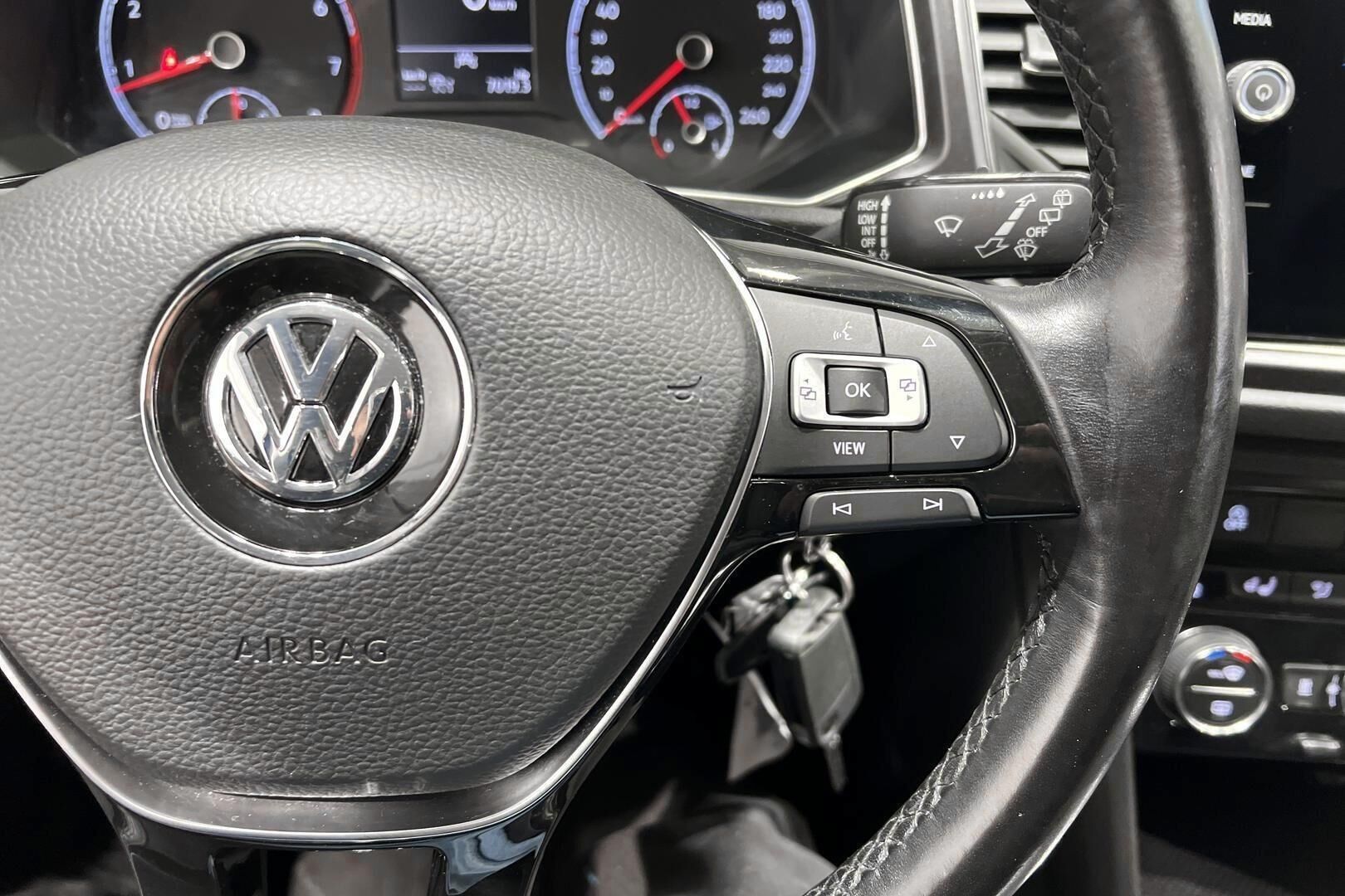 Volkswagen T-Roc iso kuva 21