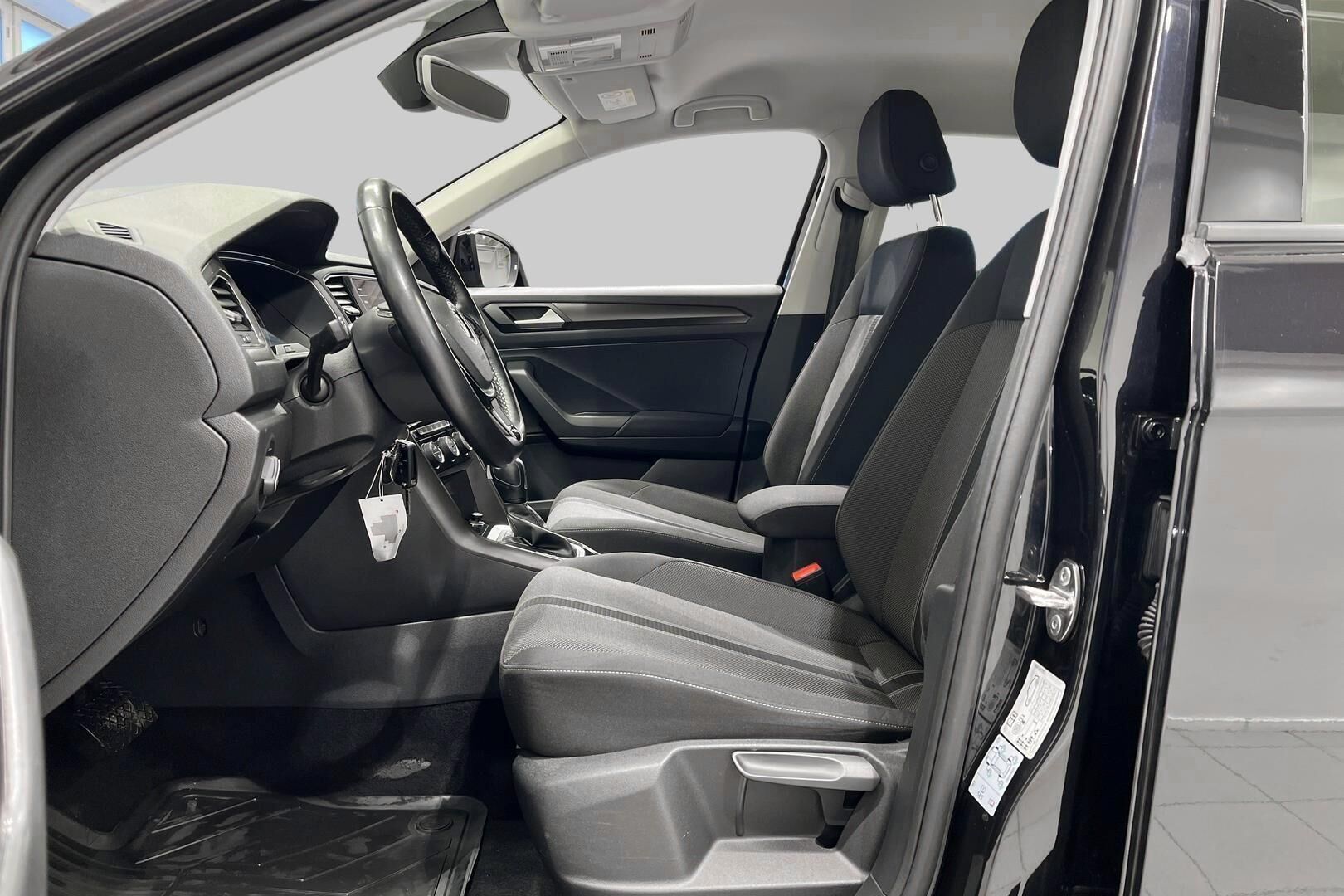 Volkswagen T-Roc iso kuva 7