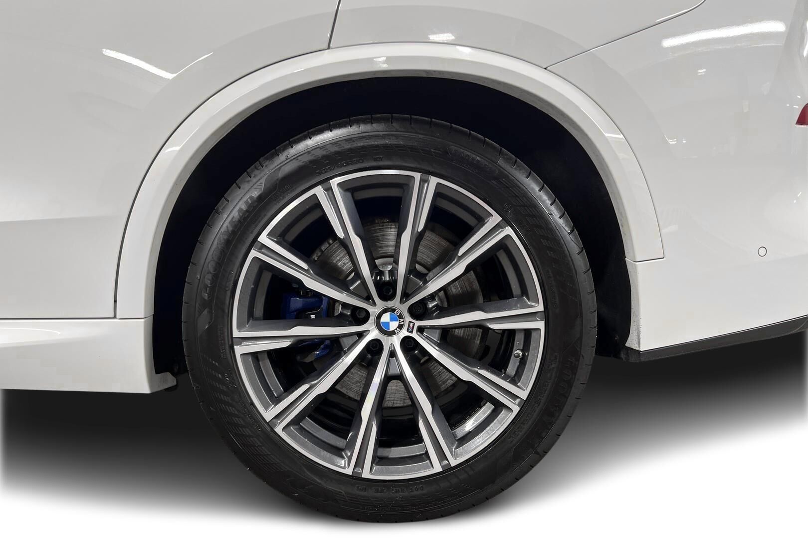 BMW X5 iso kuva 8