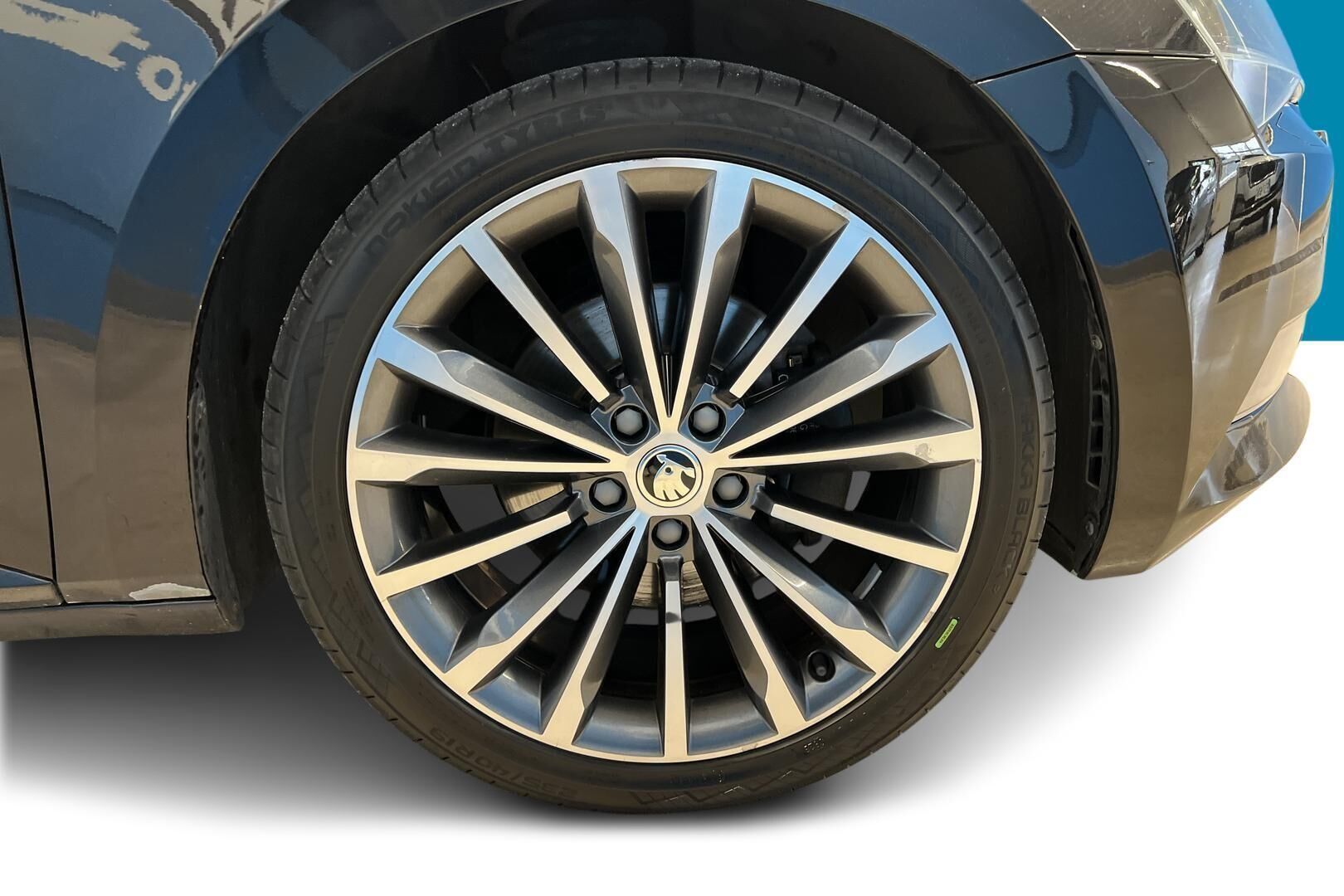 Skoda Superb iso kuva 12