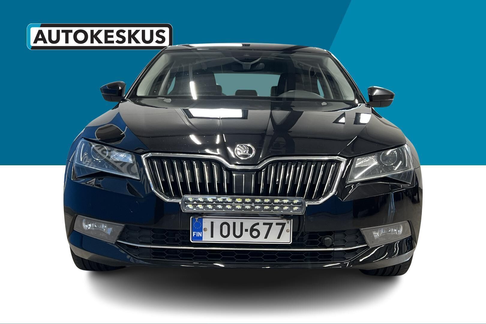 Skoda Superb iso kuva 25