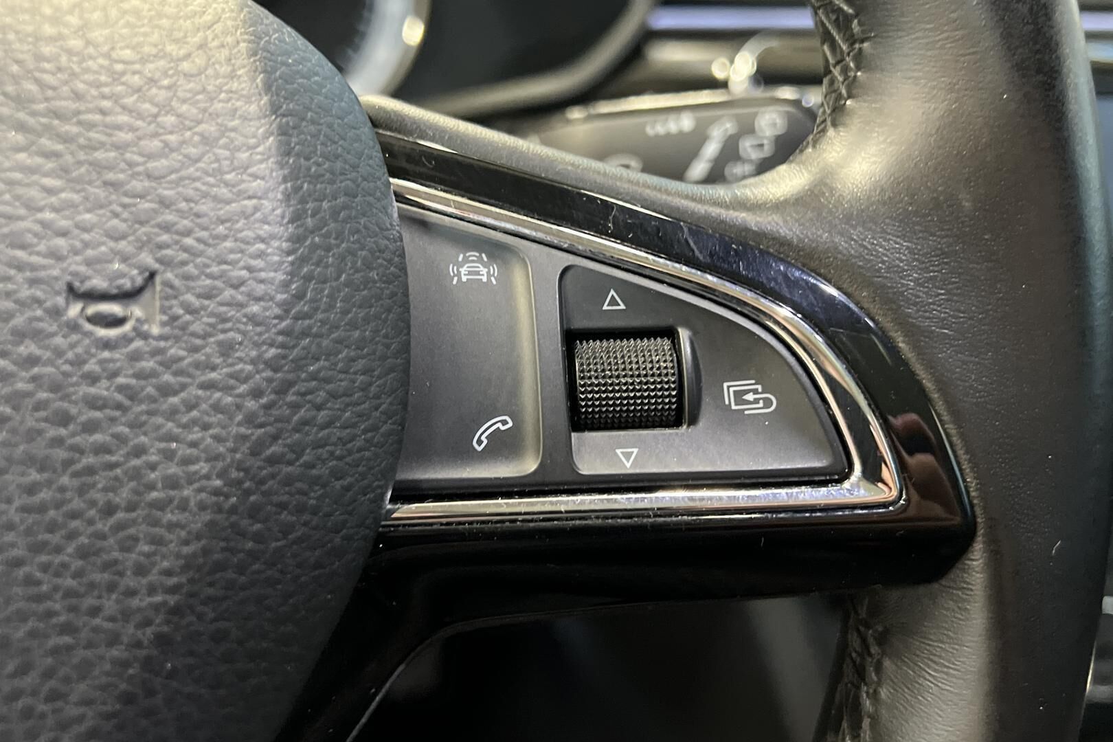 Skoda Superb iso kuva 18