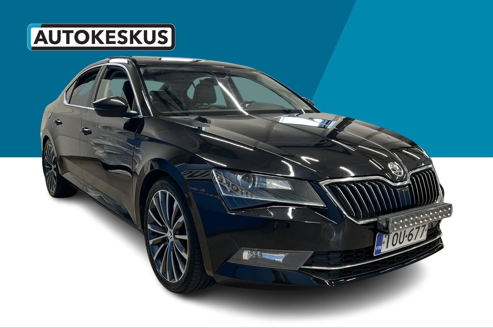 Skoda Superb iso kuva 2