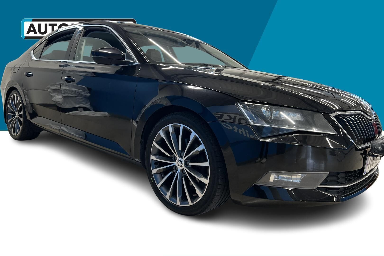Skoda Superb iso kuva 3