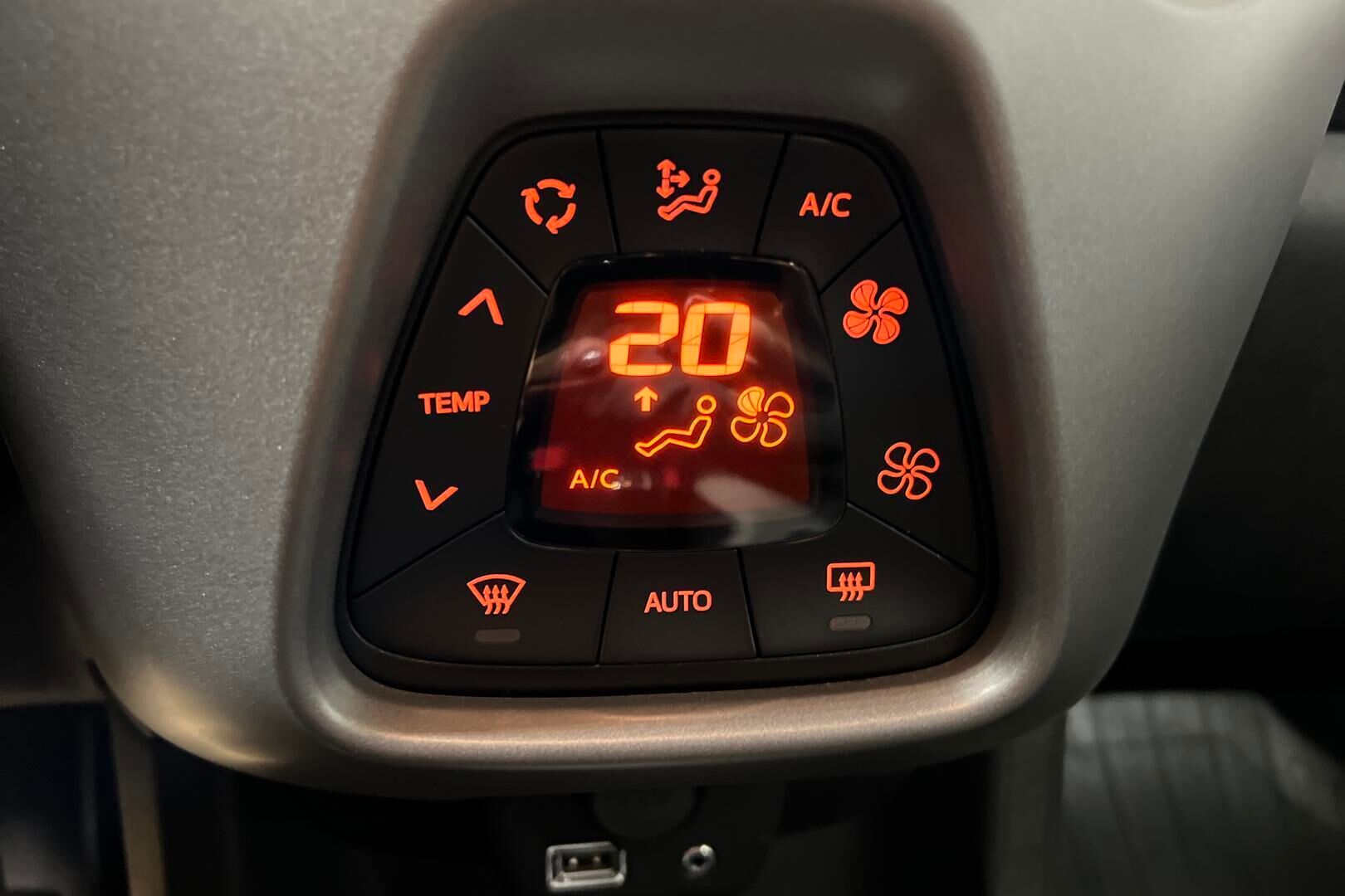 Toyota AYGO iso kuva 15