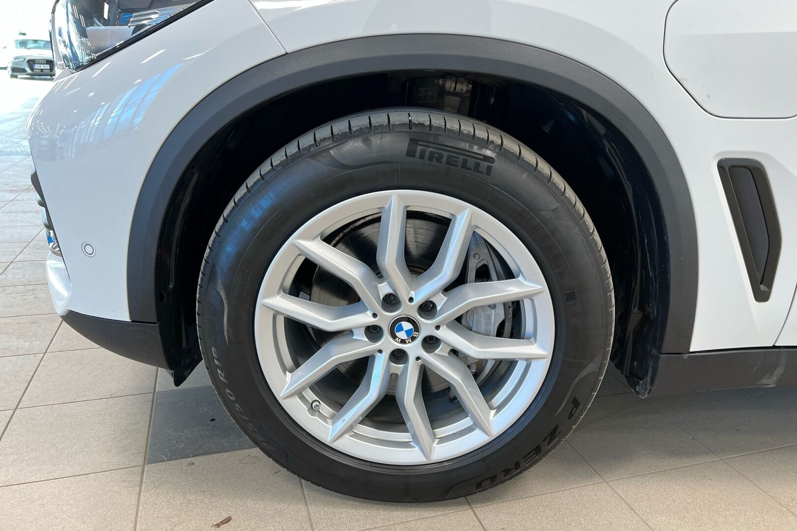 BMW X5 iso kuva 11