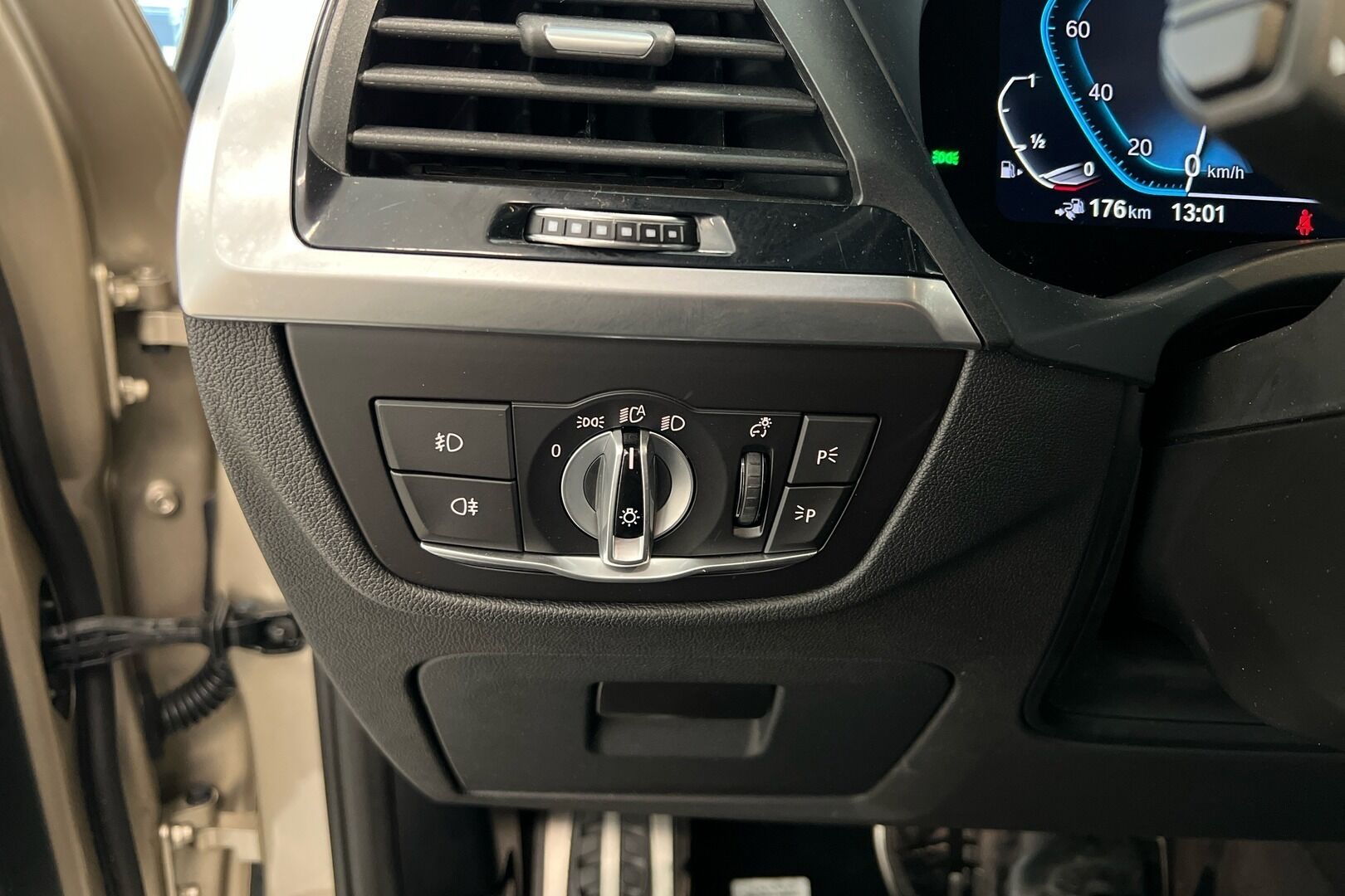 BMW X3 iso kuva 17