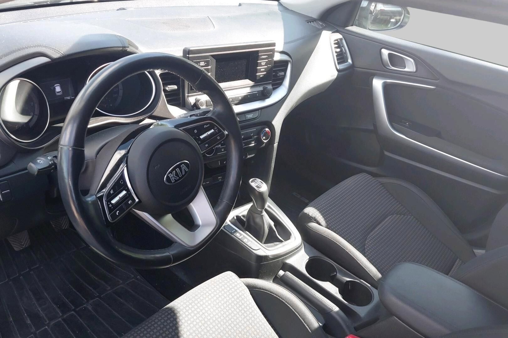 Kia Ceed iso kuva 1