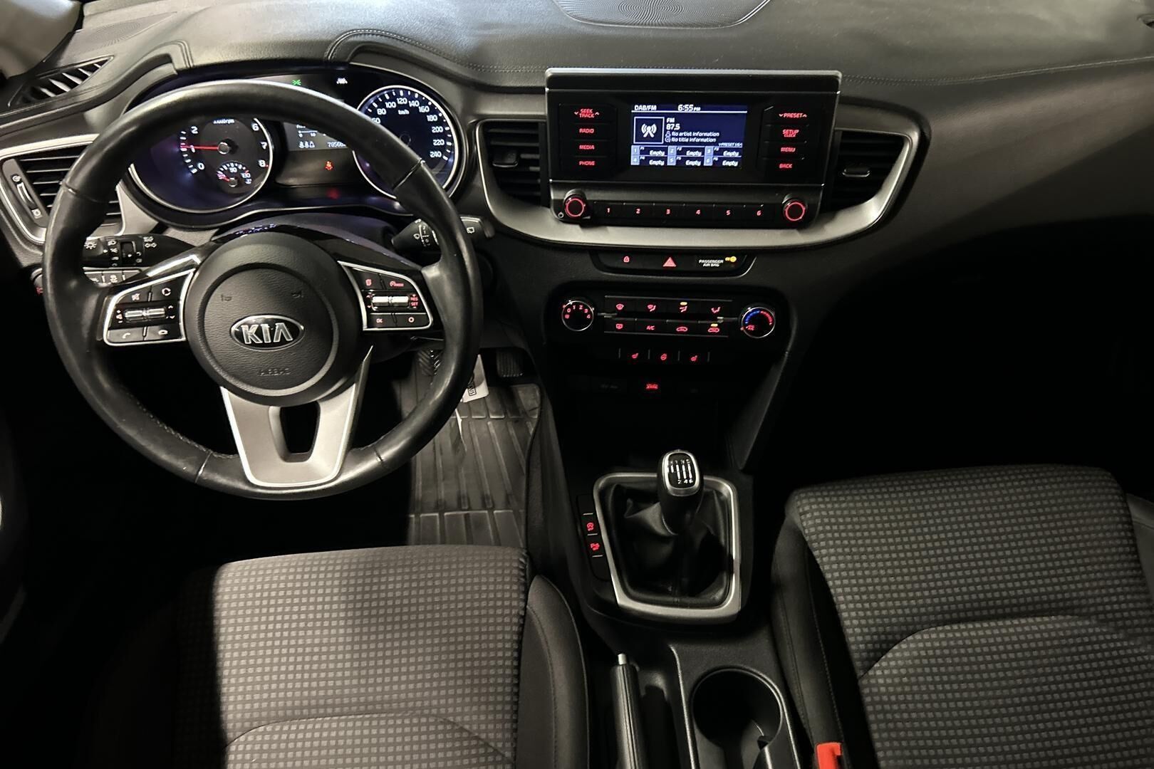 Kia Ceed iso kuva 10