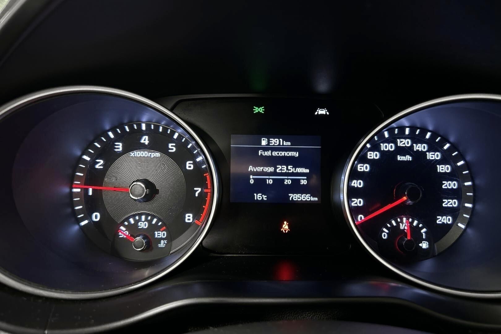 Kia Ceed iso kuva 13