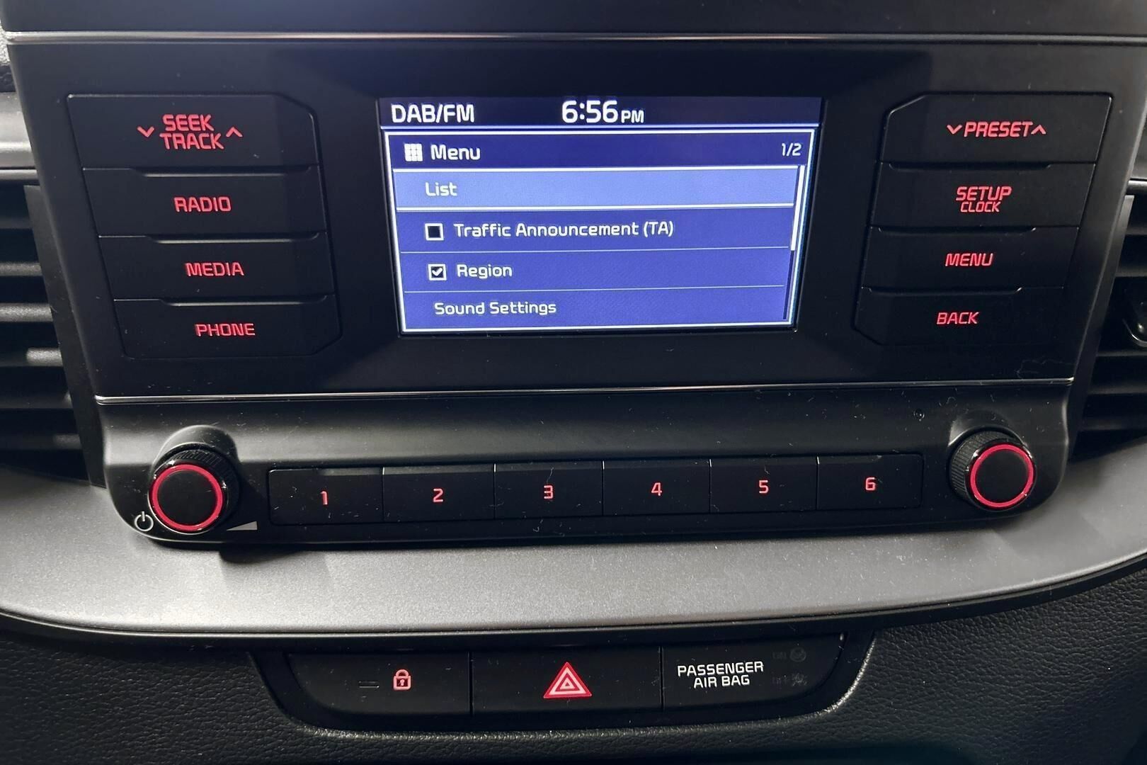 Kia Ceed iso kuva 15