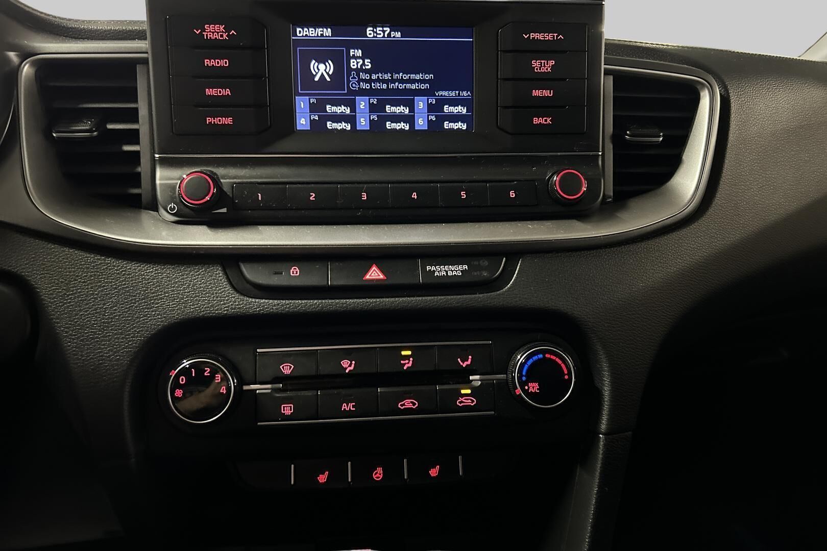 Kia Ceed iso kuva 16