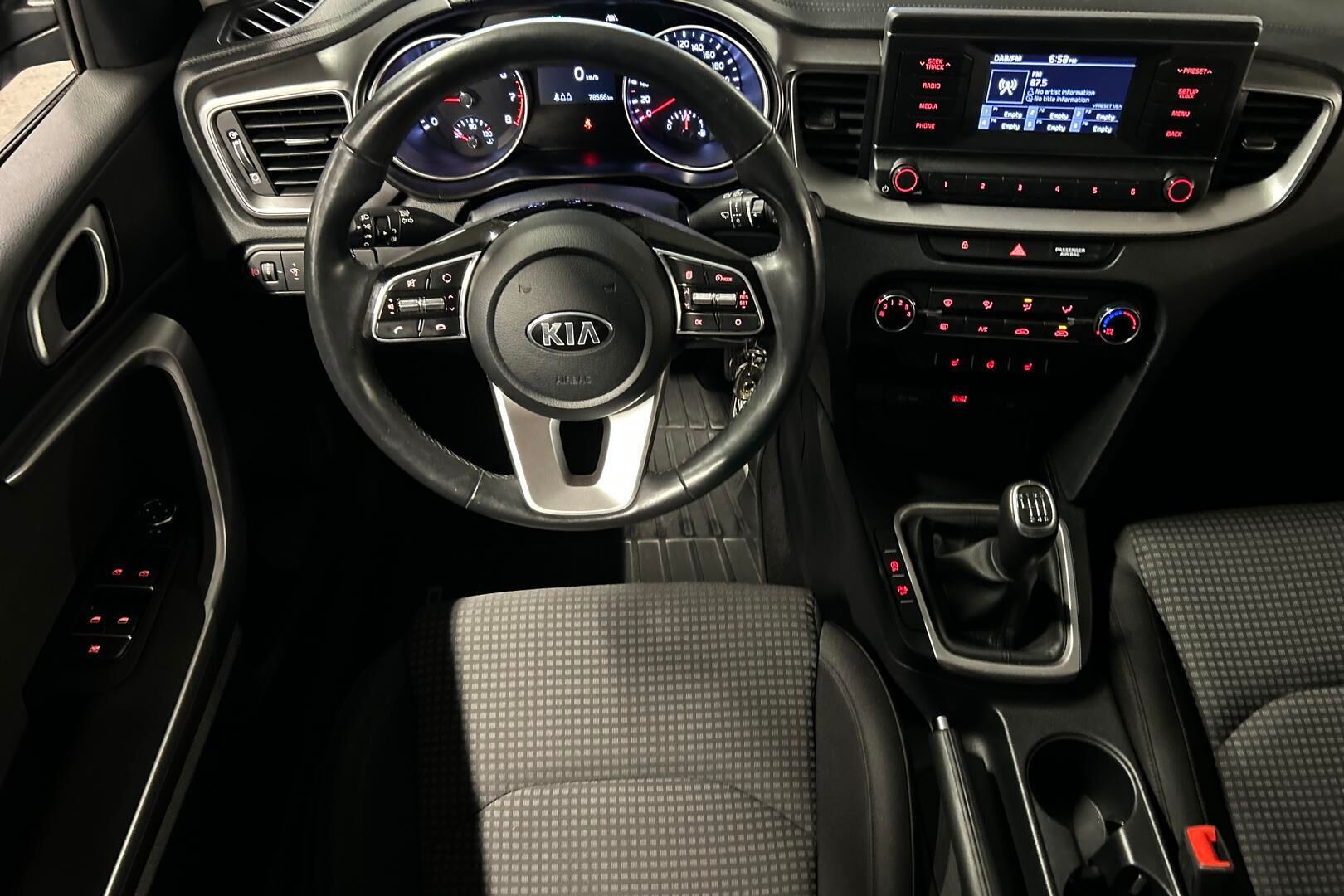 Kia Ceed iso kuva 25