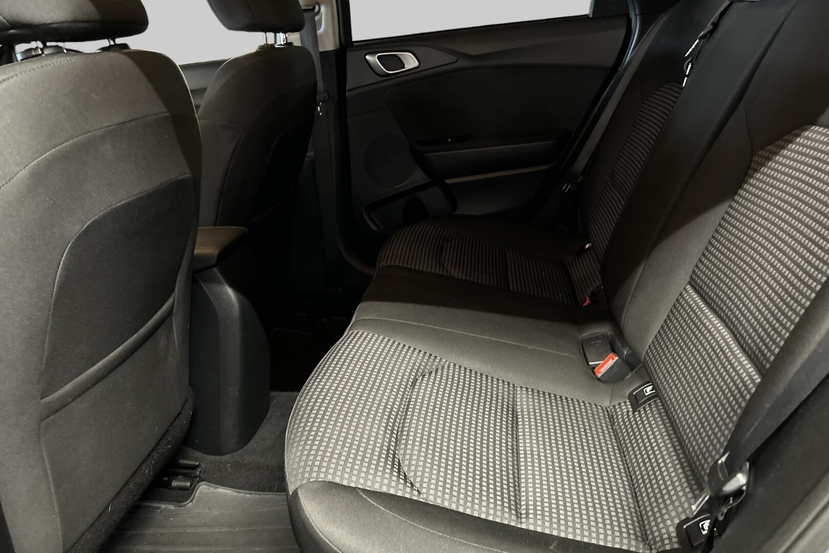 Kia Ceed iso kuva 9