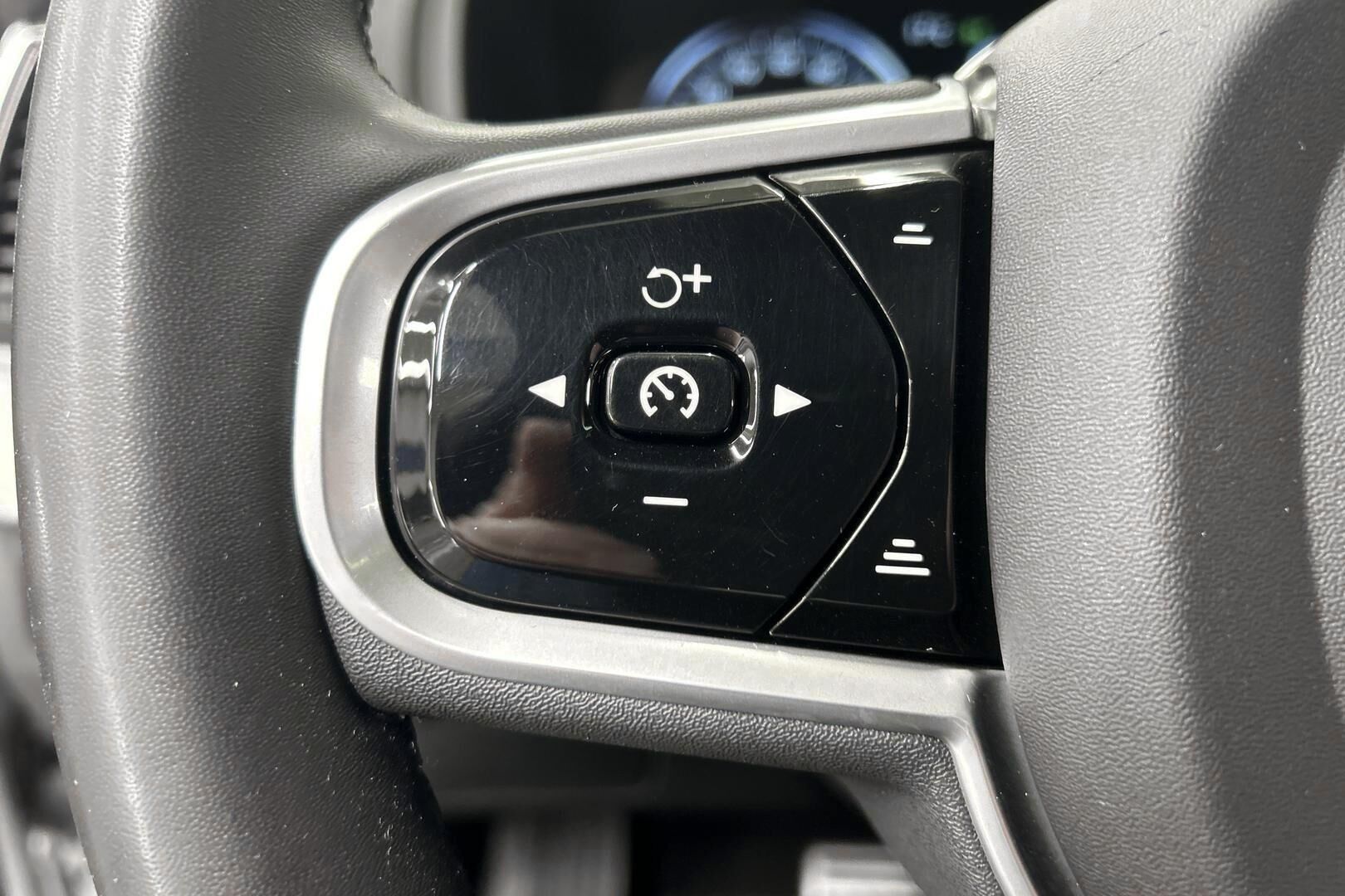 Volvo XC90 iso kuva 17