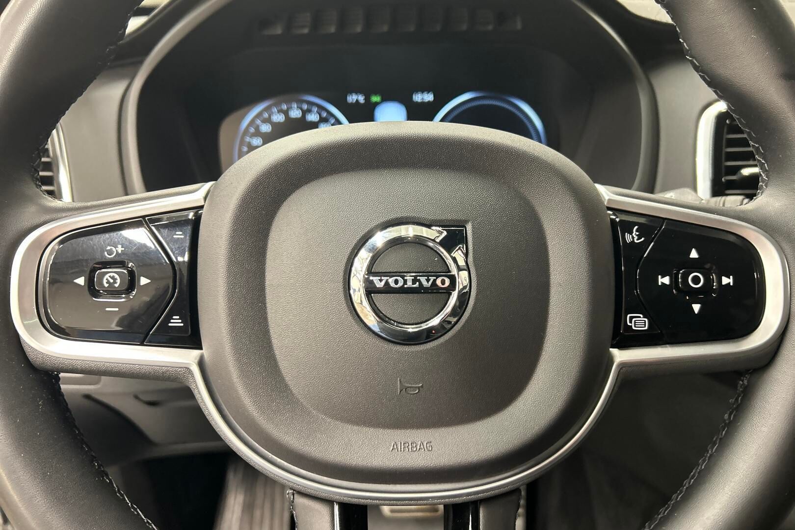 Volvo XC90 iso kuva 20