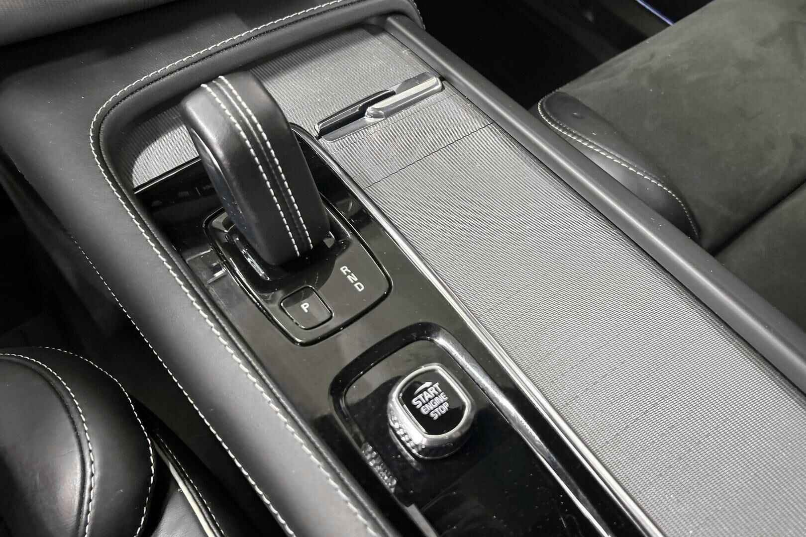 Volvo XC90 iso kuva 24