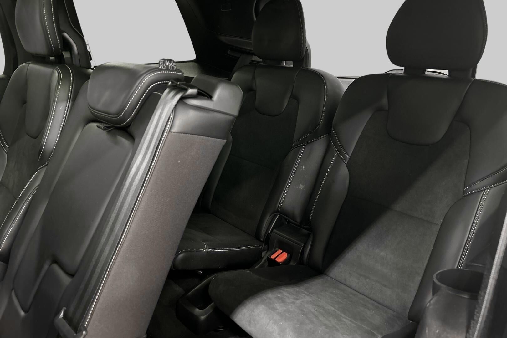 Volvo XC90 iso kuva 27