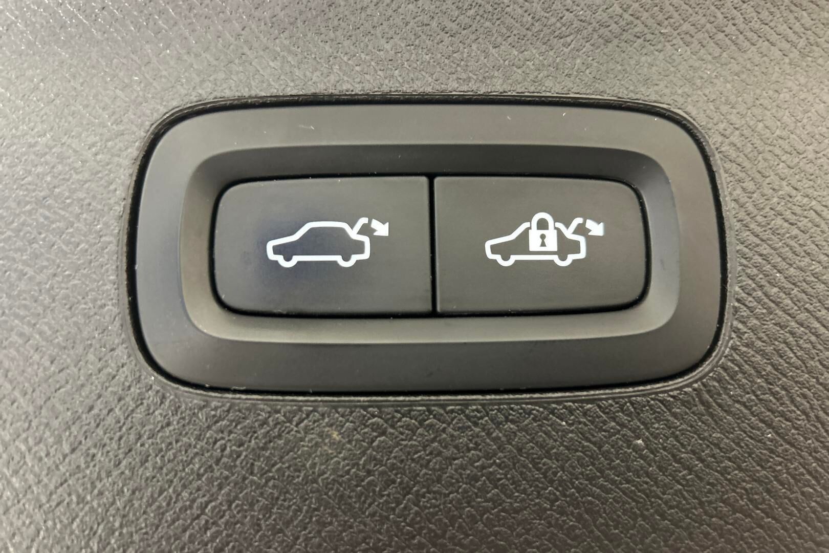 Volvo XC90 iso kuva 28