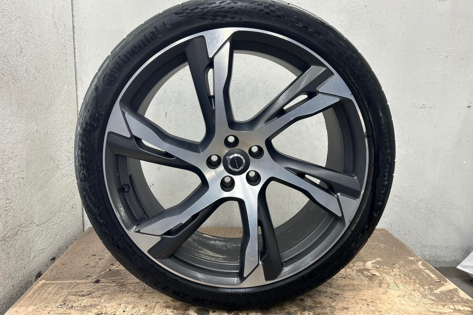 Volvo XC90 iso kuva 29