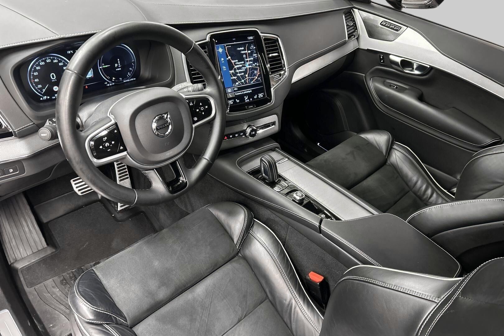 Volvo XC90 iso kuva 9