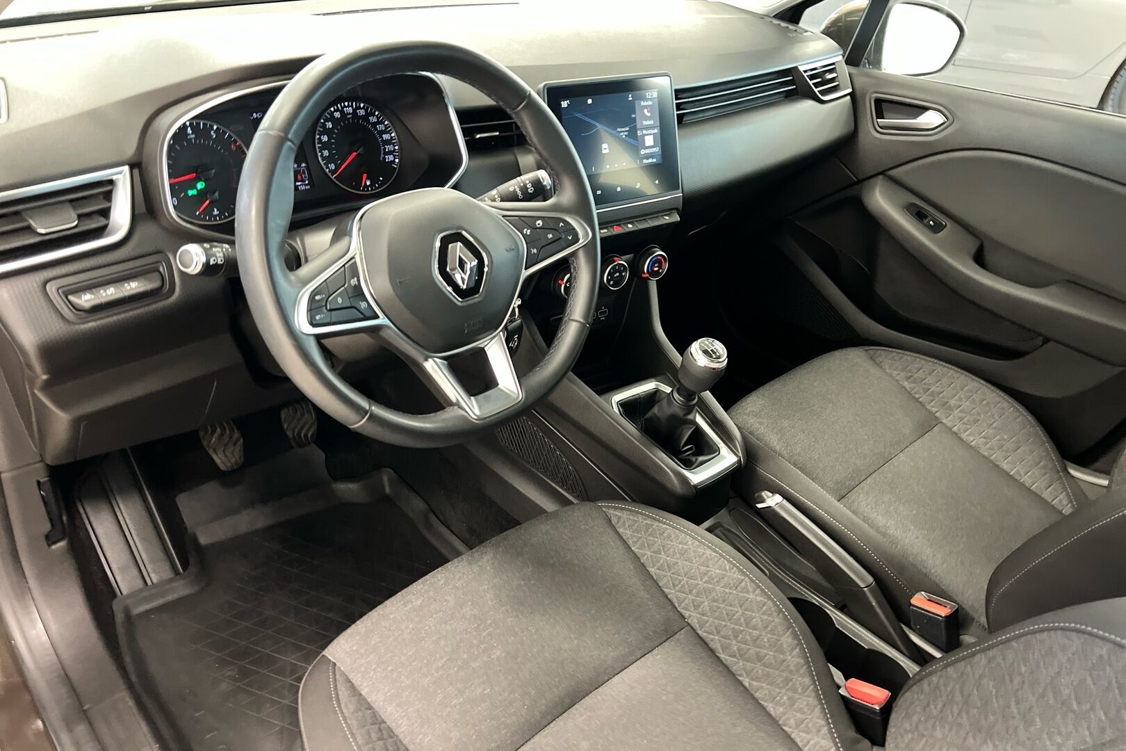 Renault Clio iso kuva 7
