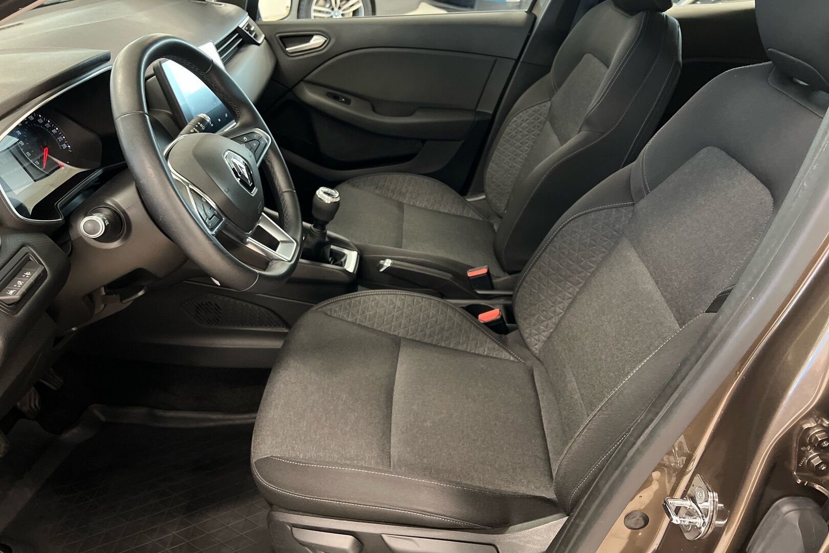 Renault Clio iso kuva 8