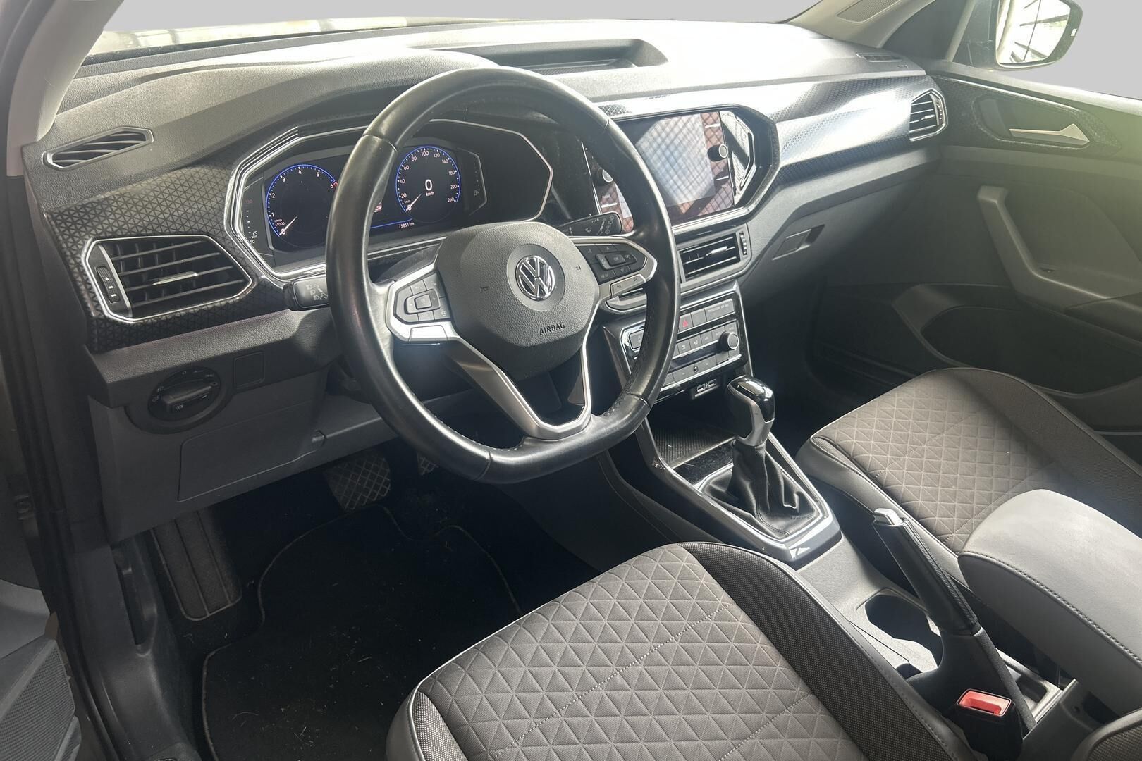 Volkswagen T-Cross iso kuva 2