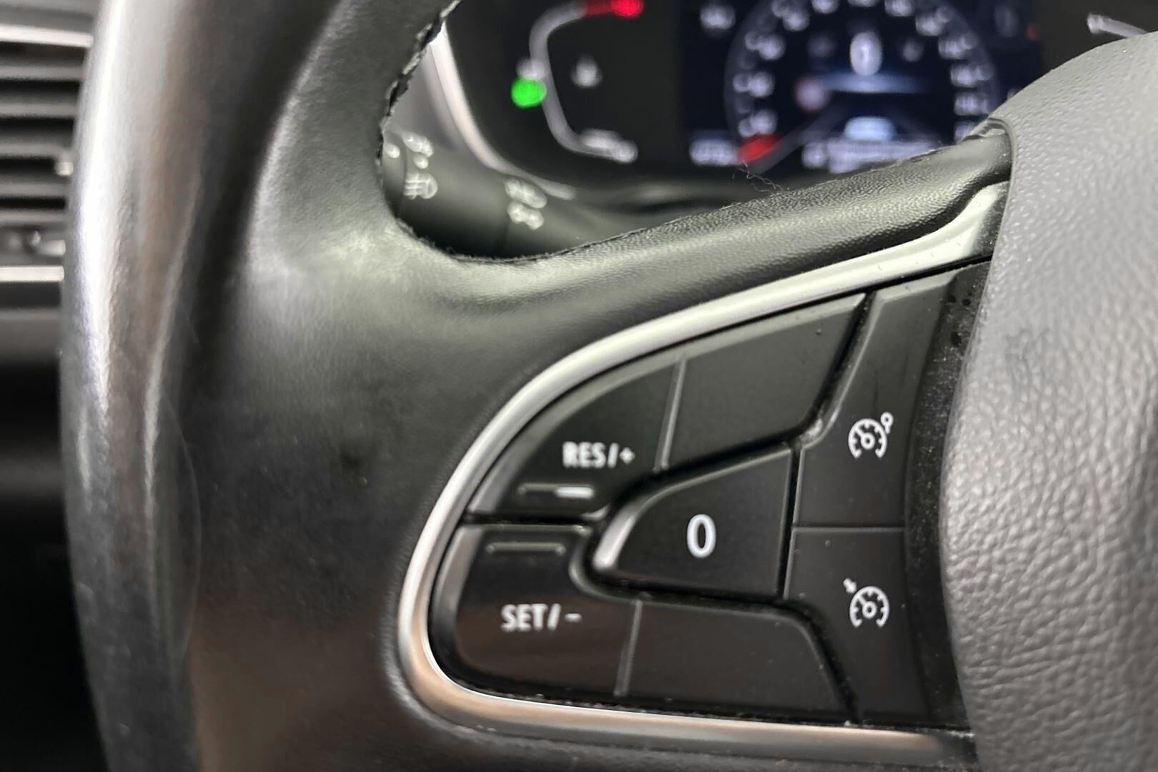 Renault Megane iso kuva 21