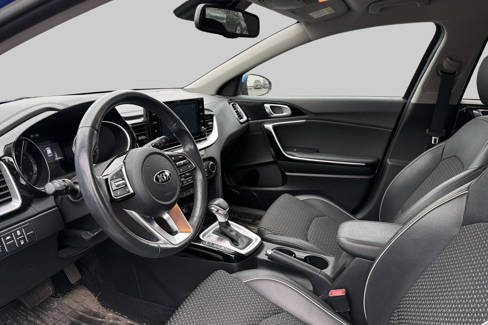 Kia Ceed iso kuva 3