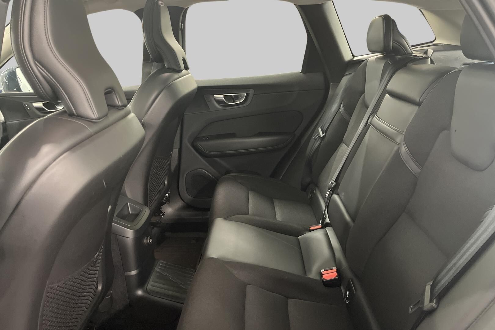 Volvo XC60 iso kuva 9