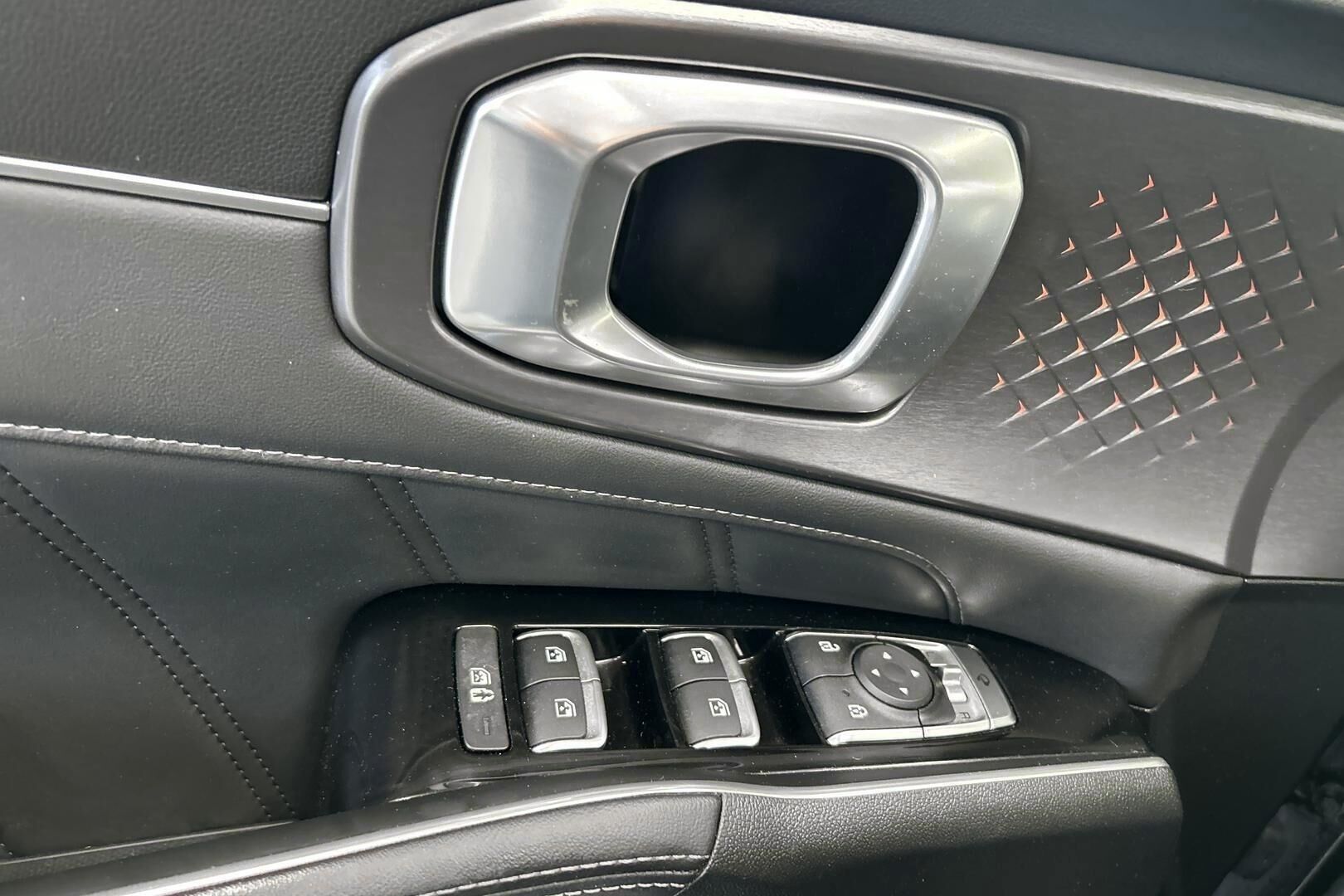 Kia Sorento iso kuva 24