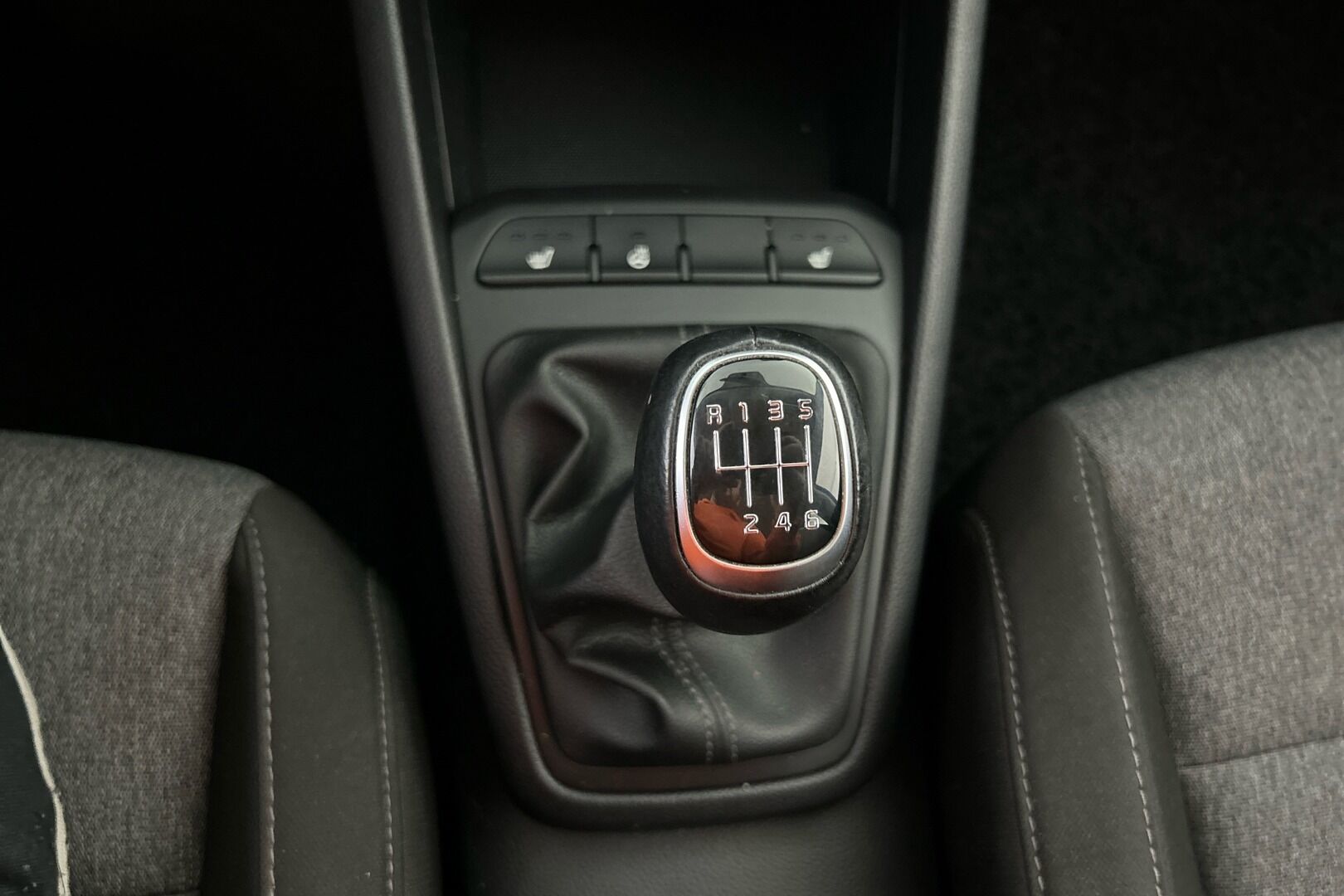 Kia Stonic iso kuva 12