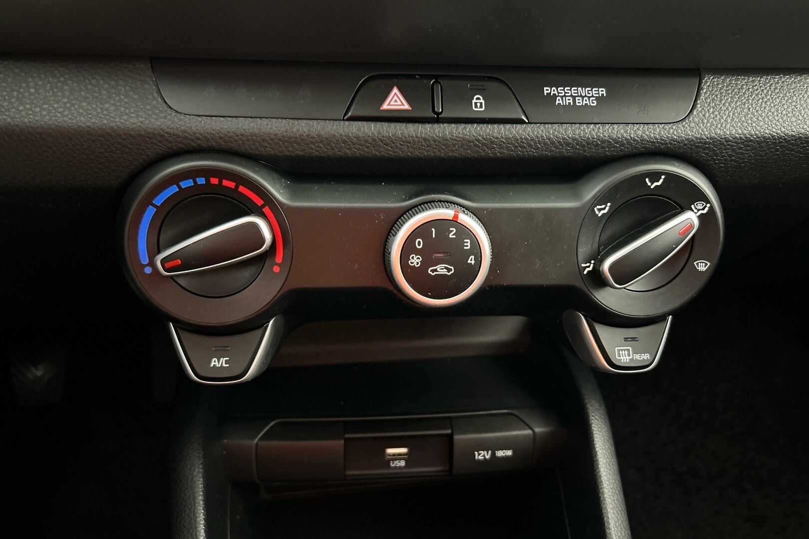 Kia Stonic iso kuva 14