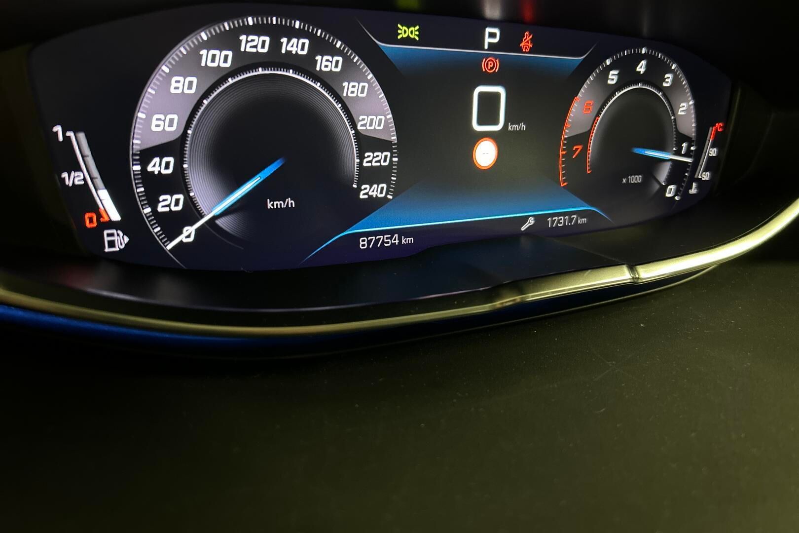 Peugeot 5008 iso kuva 11