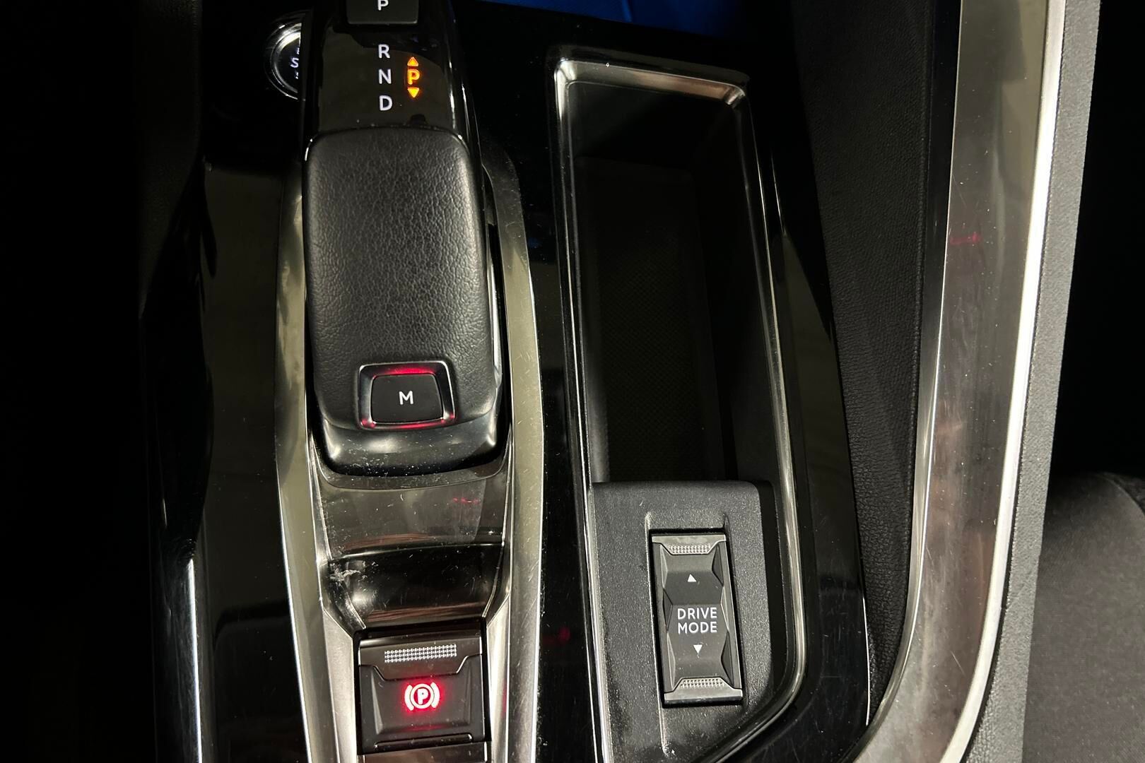 Peugeot 5008 iso kuva 34