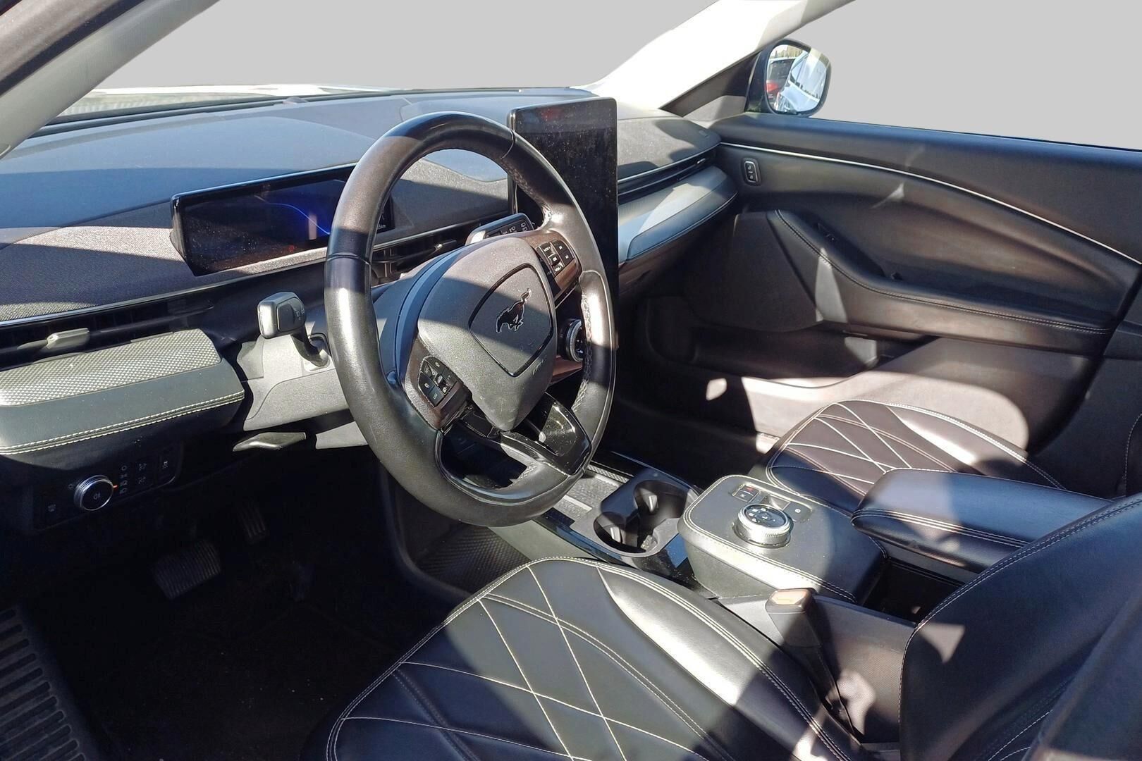 Ford Mustang Mach-E iso kuva 2