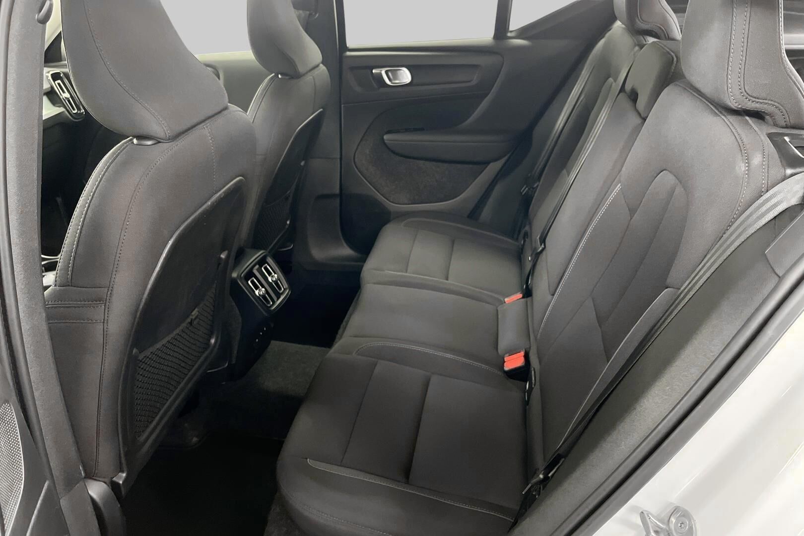 Volvo XC40 iso kuva 10