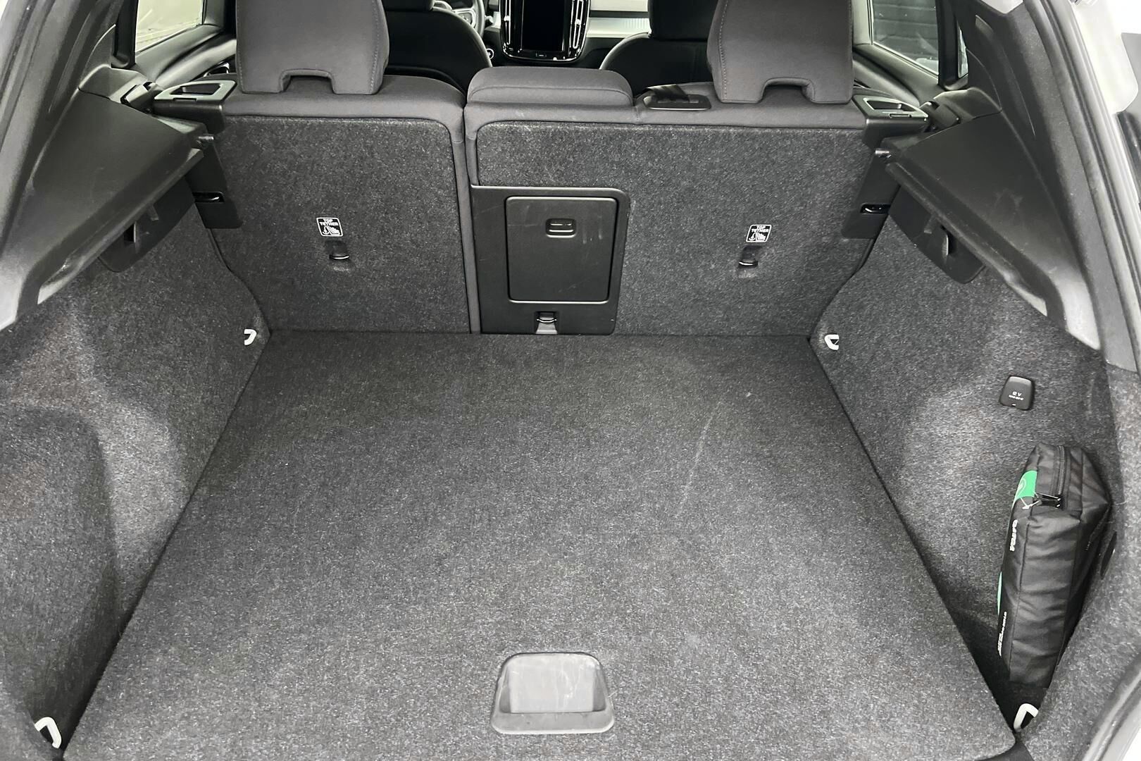 Volvo XC40 iso kuva 10