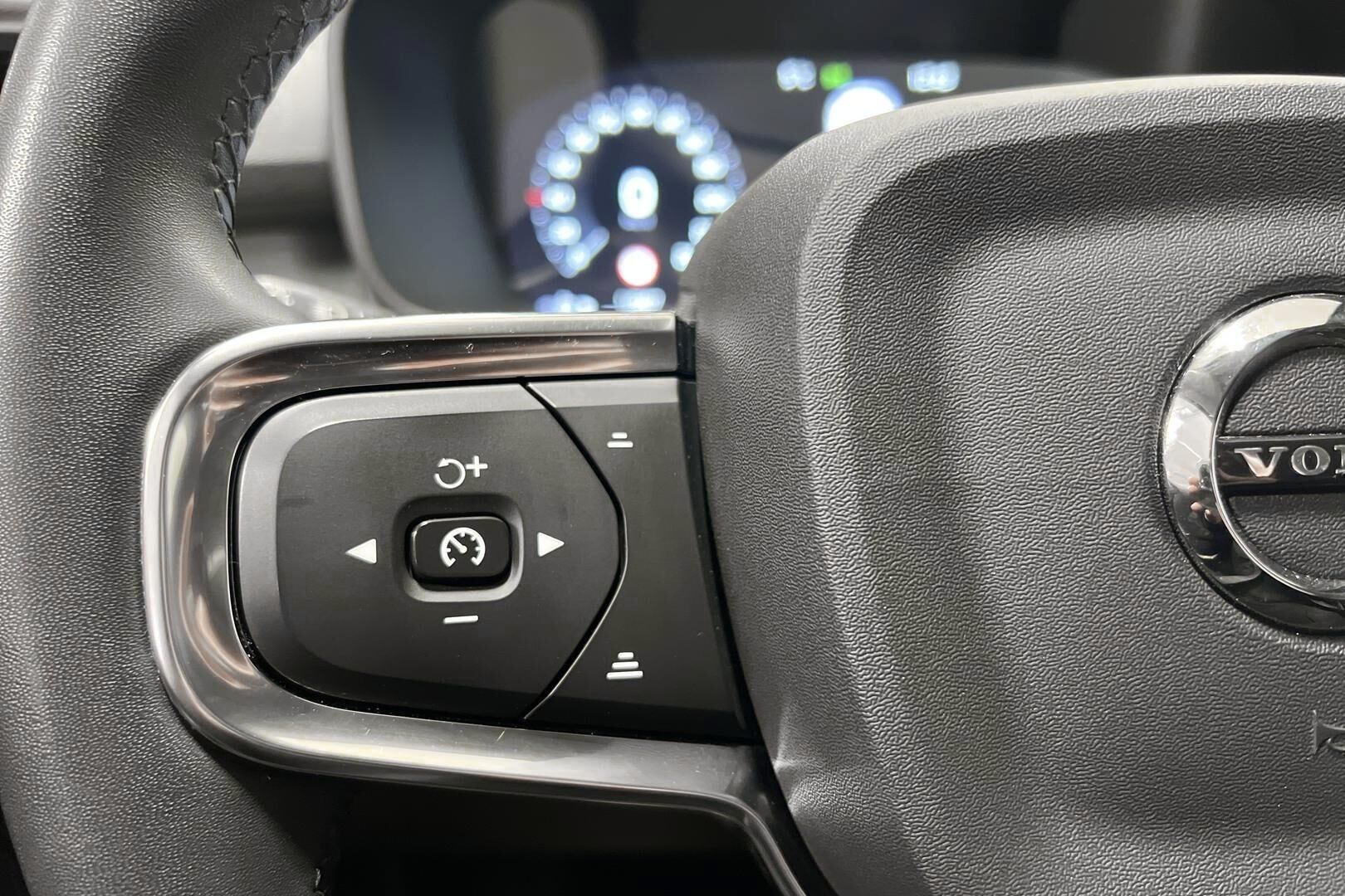 Volvo XC40 iso kuva 16