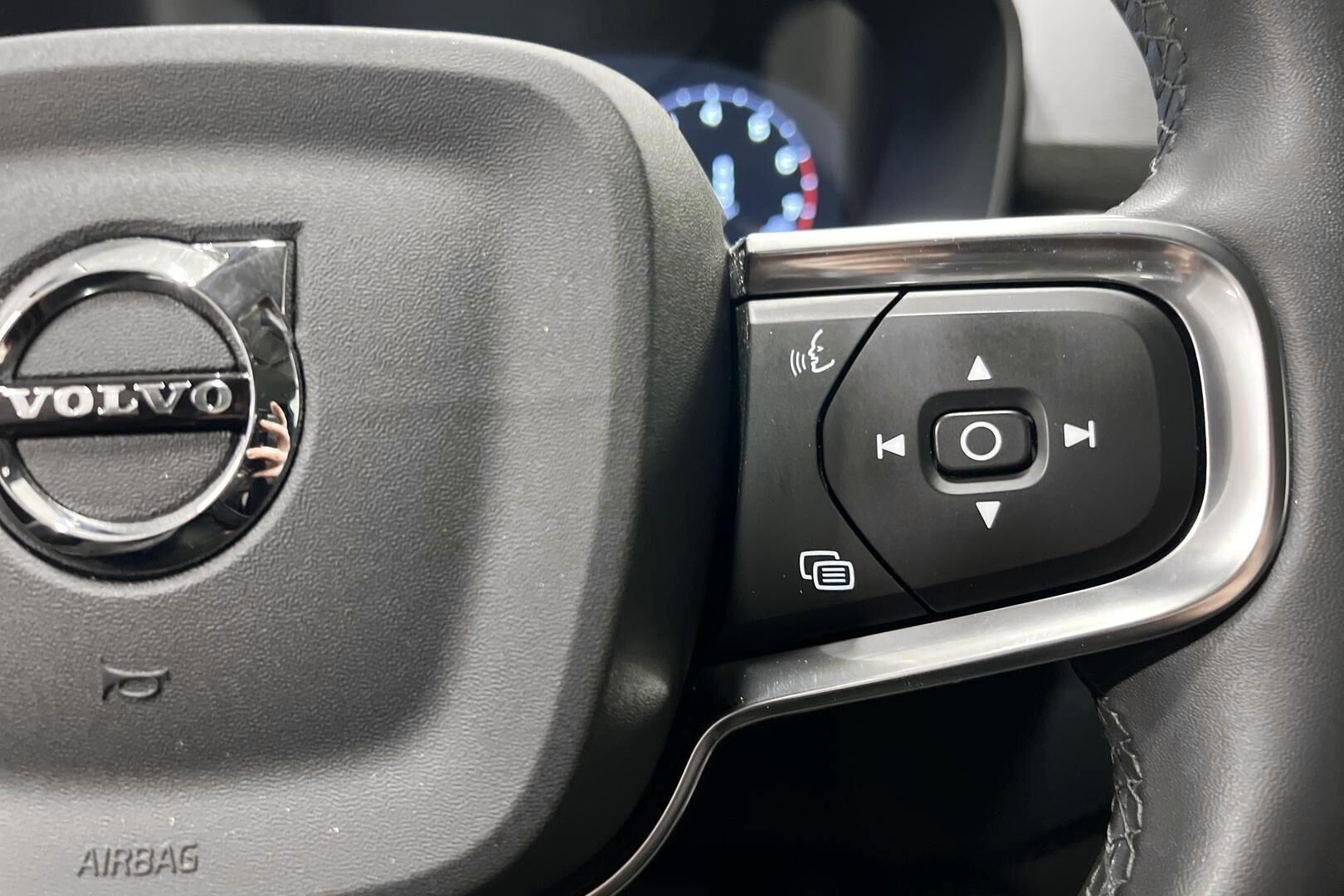 Volvo XC40 iso kuva 15