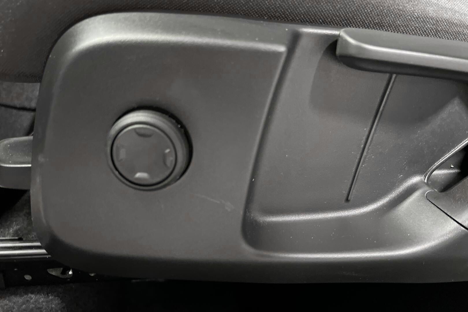 Volvo XC40 iso kuva 16