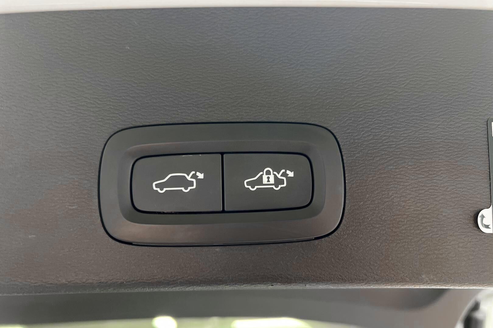 Volvo XC40 iso kuva 17