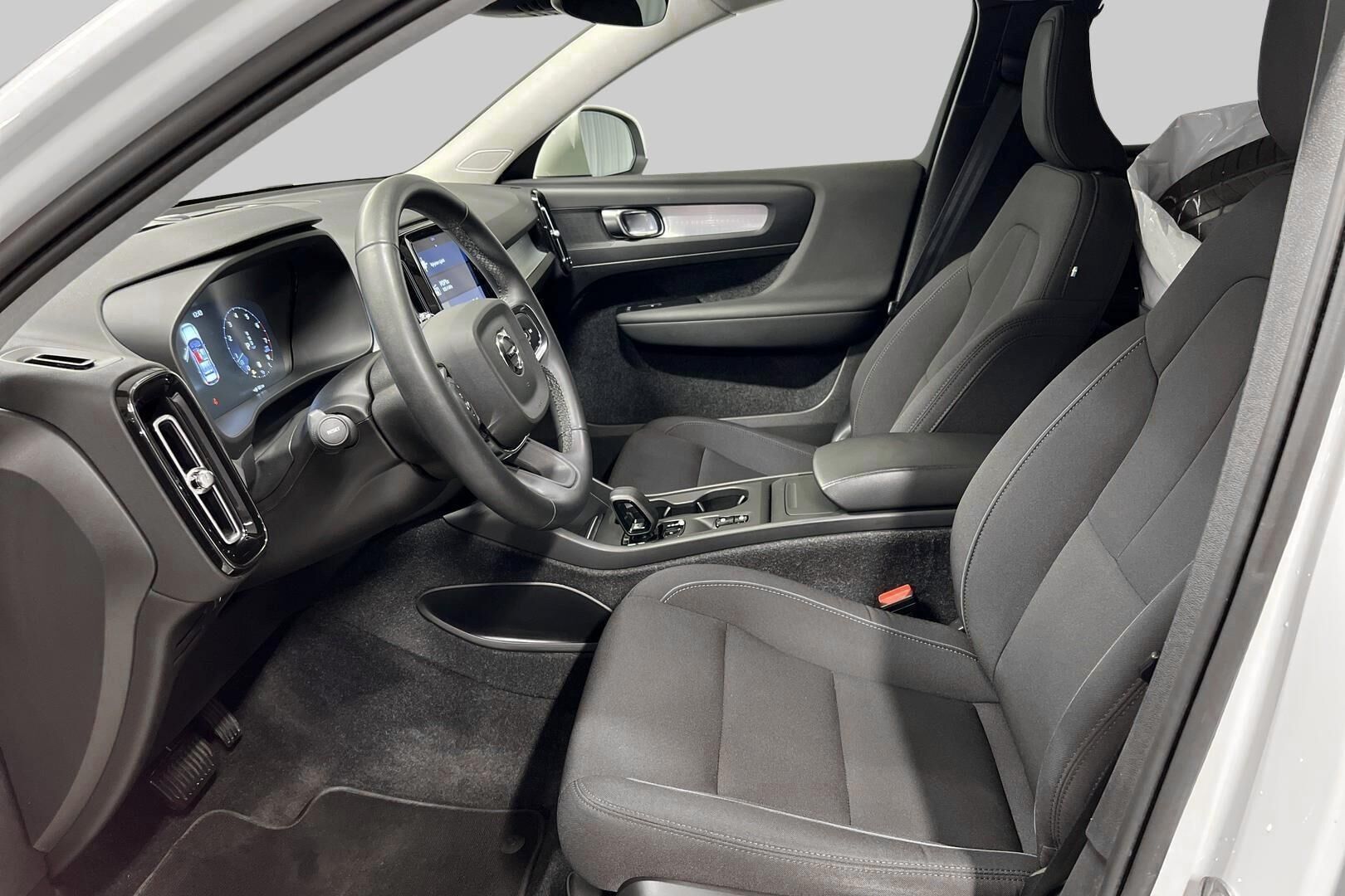Volvo XC40 iso kuva 7