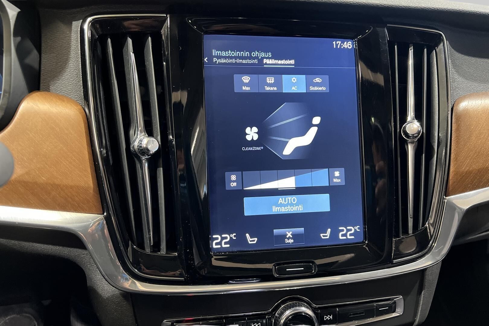 Volvo S90 iso kuva 17