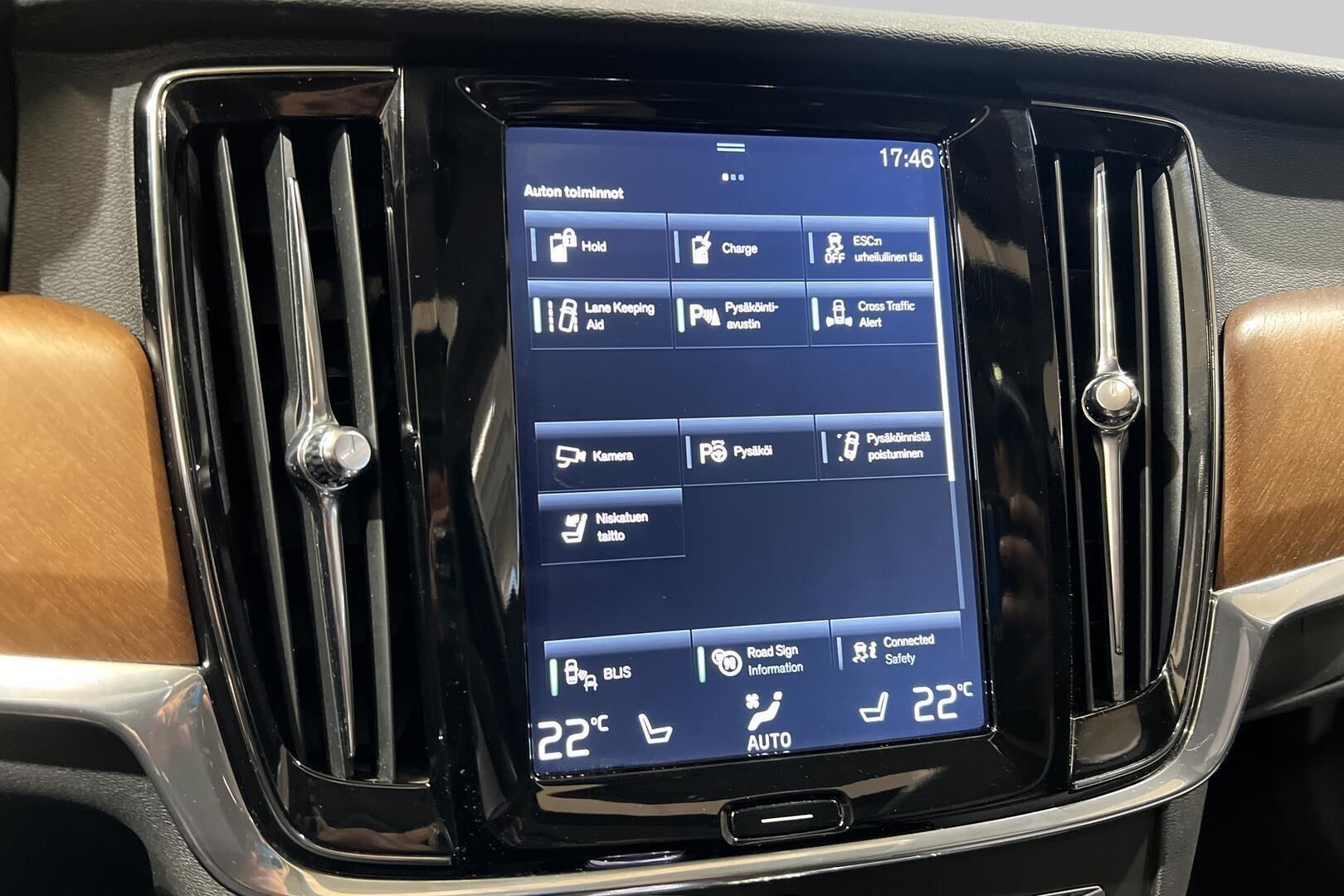 Volvo S90 iso kuva 21