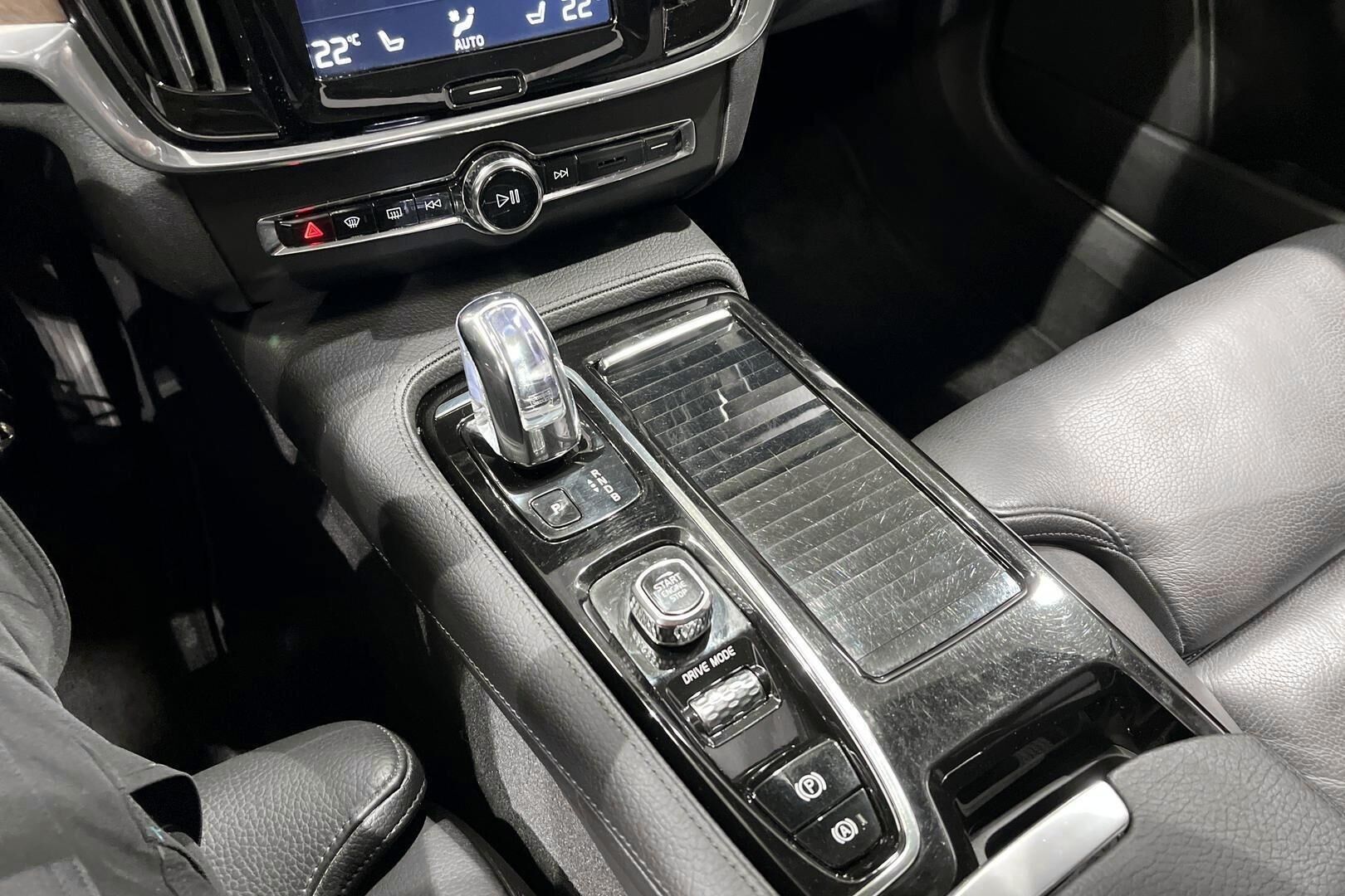 Volvo S90 iso kuva 24